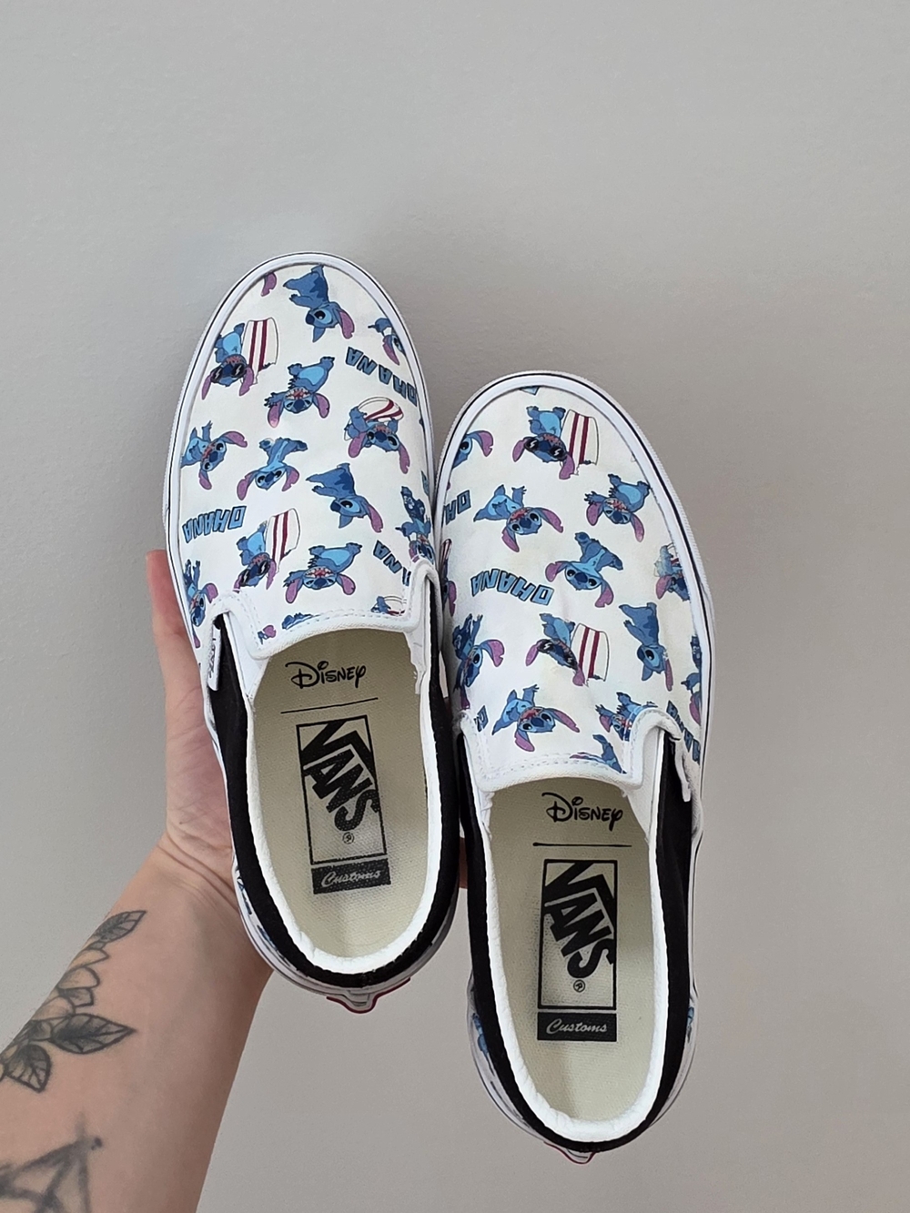 Women's 7.5 Disney X Vans customs - Picture 2 of 4